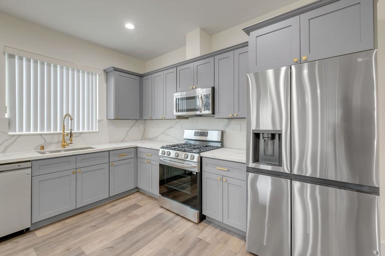 11619 Ayres Ave - Photo 4 of 27