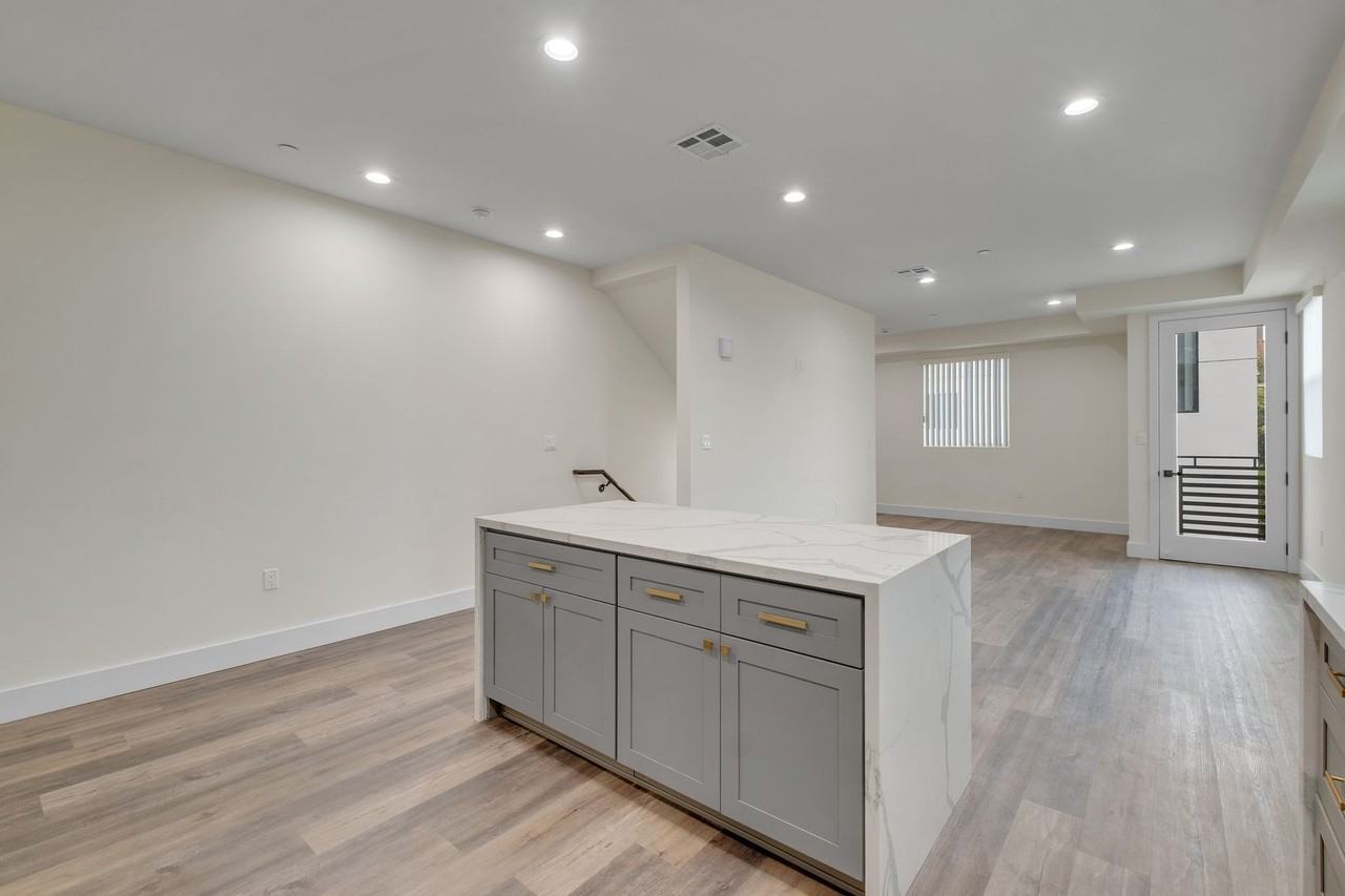 11619 Ayres Ave - Photo 6 of 27