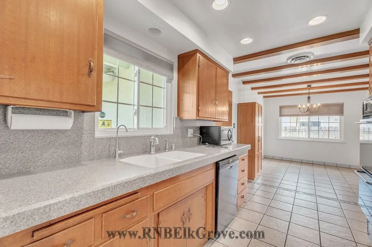 4930 Bonniemae Way - Photo 4 of 24