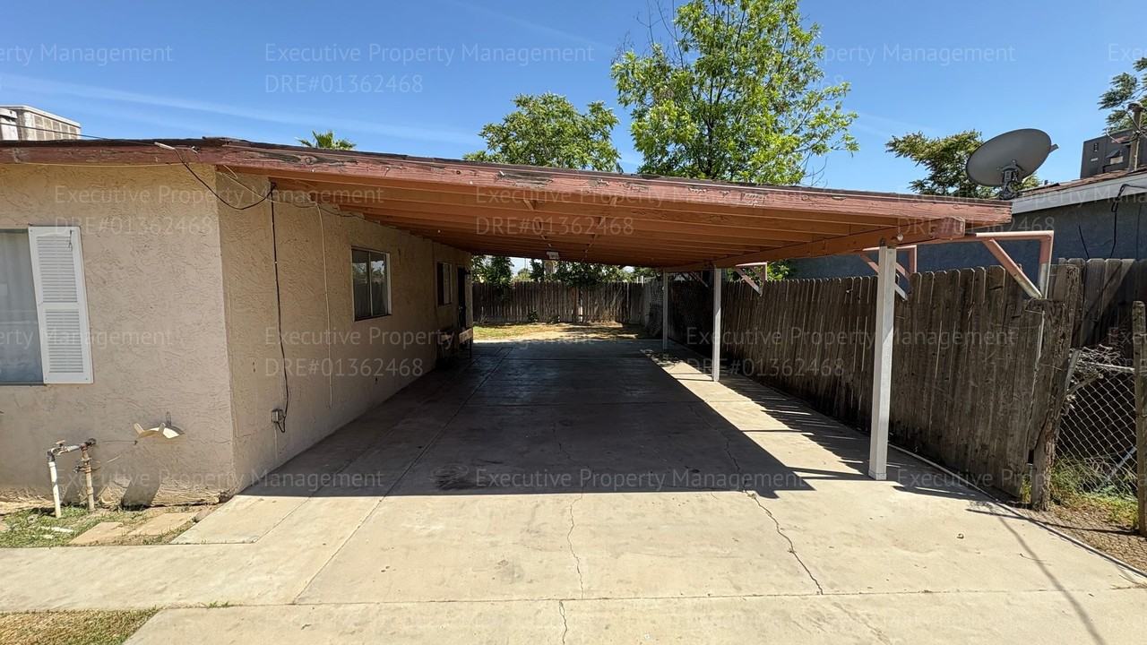 820 Moore St - Photo 4 of 32