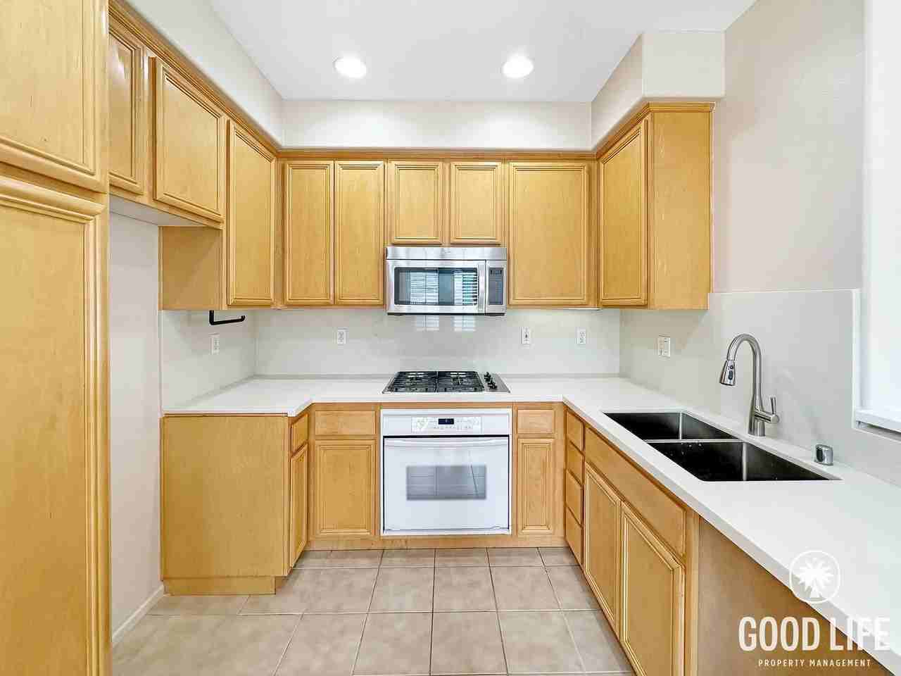 902 S Ogden Ct - Photo 2 of 35