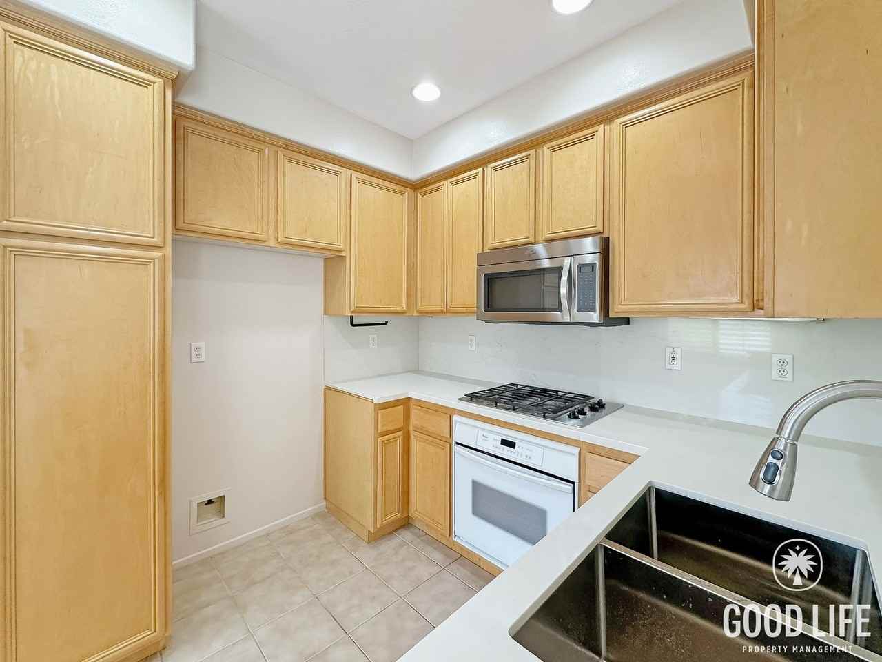 902 S Ogden Ct - Photo 4 of 35