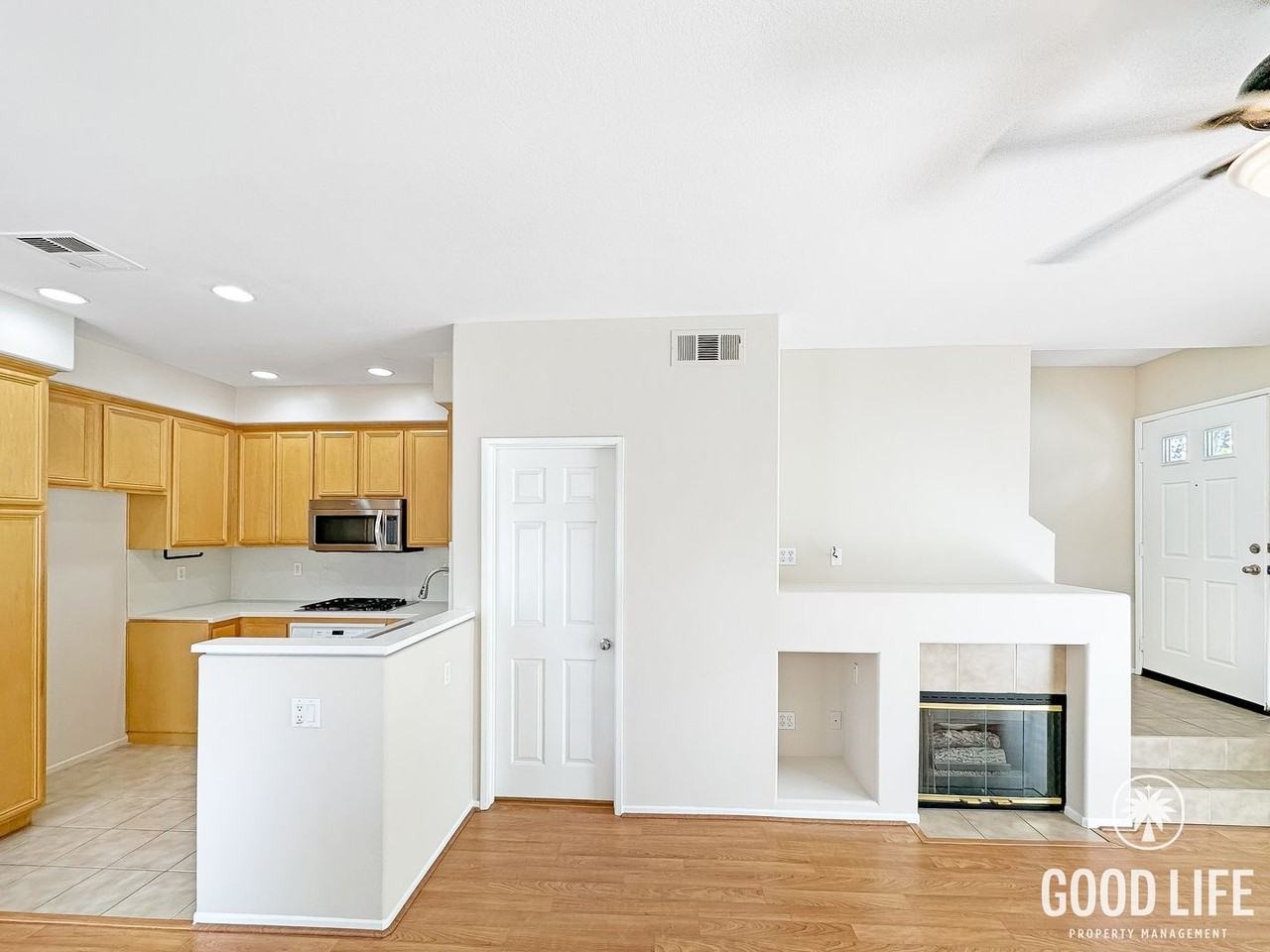 902 S Ogden Ct - Photo 5 of 35