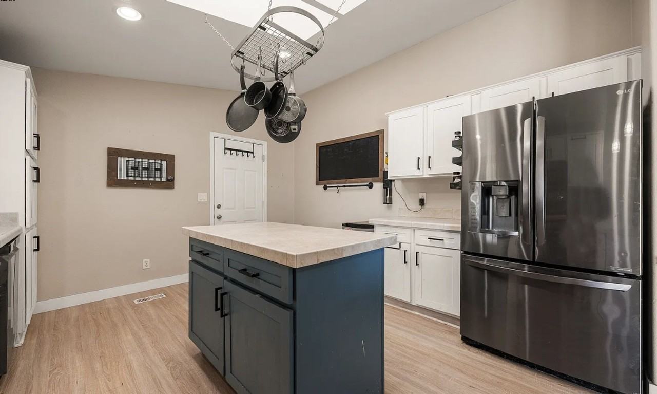 922 W Vulcan Ave - Photo 3 of 17