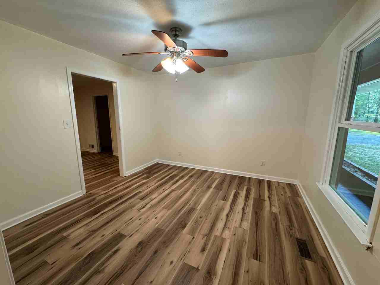 2060 Edwards Rd - Photo 4 of 27