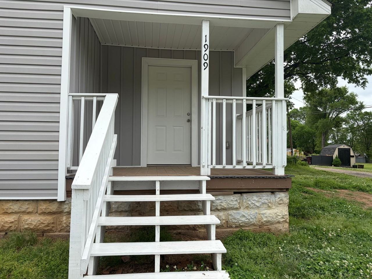 1909 N May Ave - Photo 2 of 12