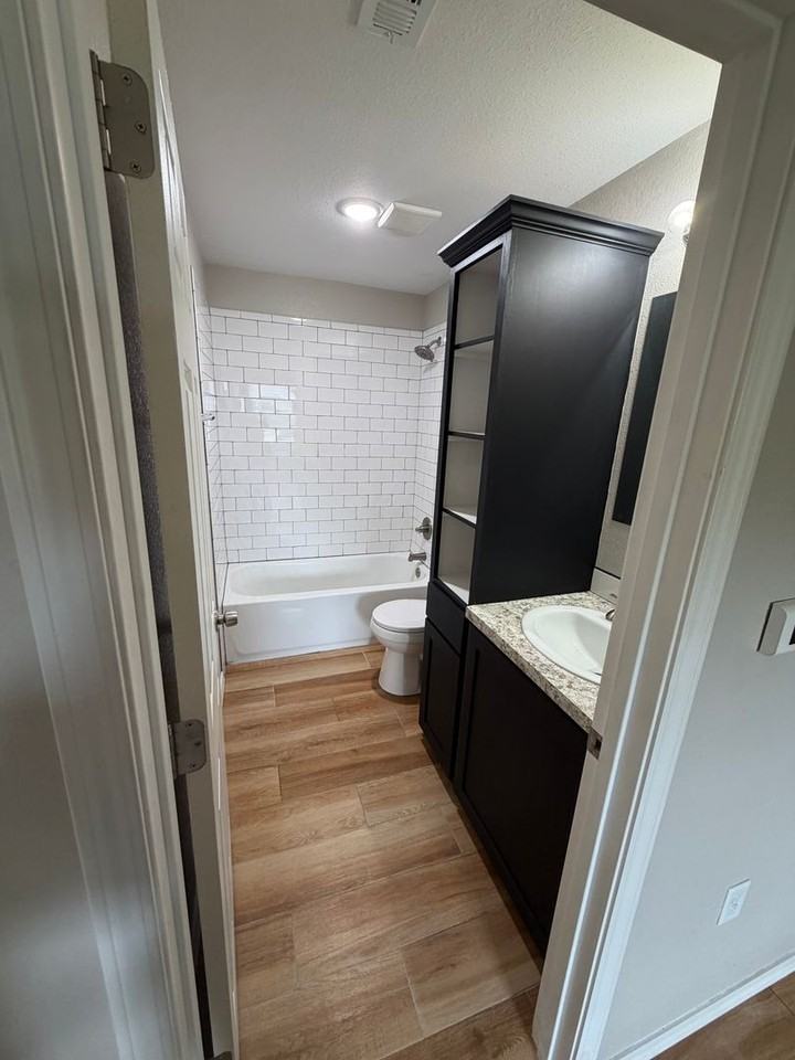 1909 N May Ave - Photo 3 of 12
