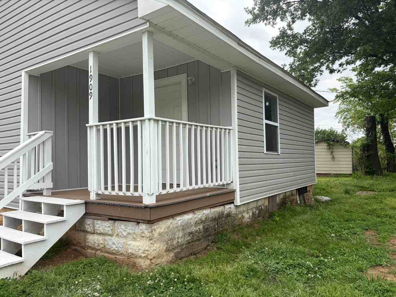 1909 N May Ave - Photo 4 of 12