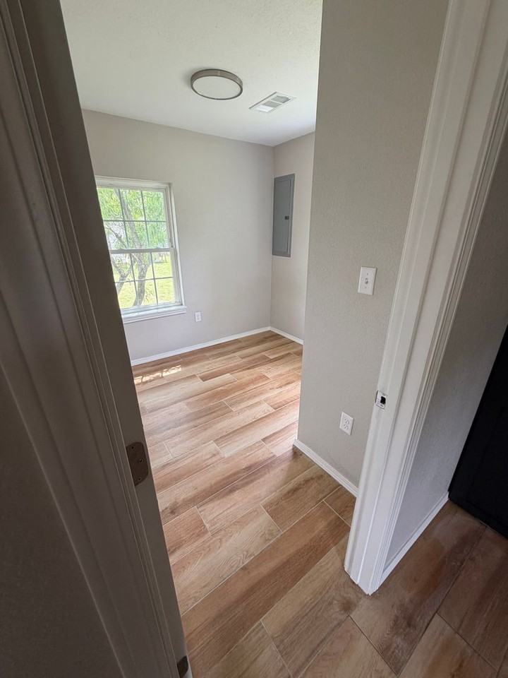 1909 N May Ave - Photo 7 of 12