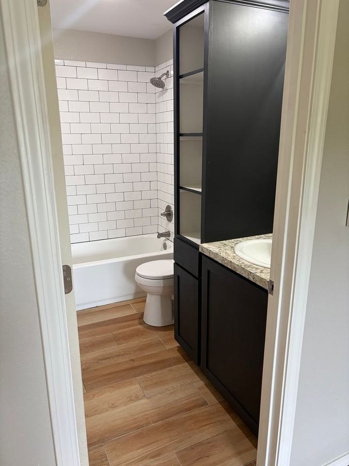 1909 N May Ave - Photo 6 of 12