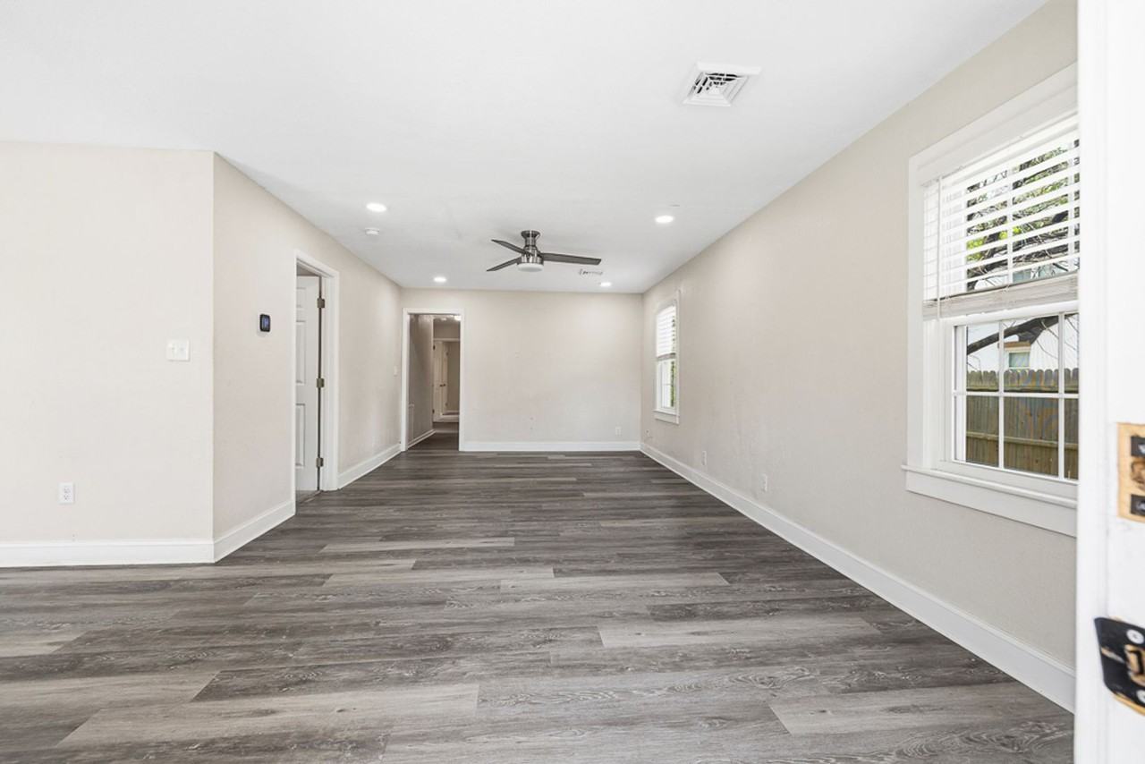 408 E Little Creek Rd - Photo 3 of 32