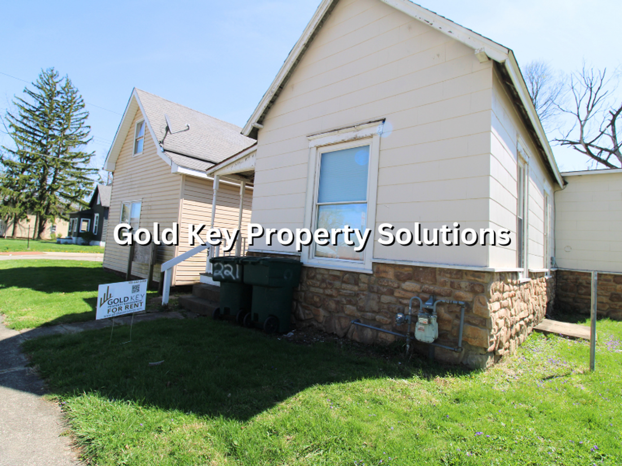 1703 W Adams St - Photo 2 of 12