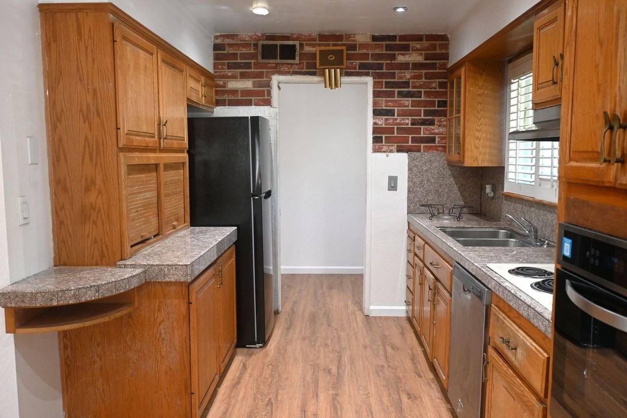 2360 53rd Ave - Photo 7 of 25