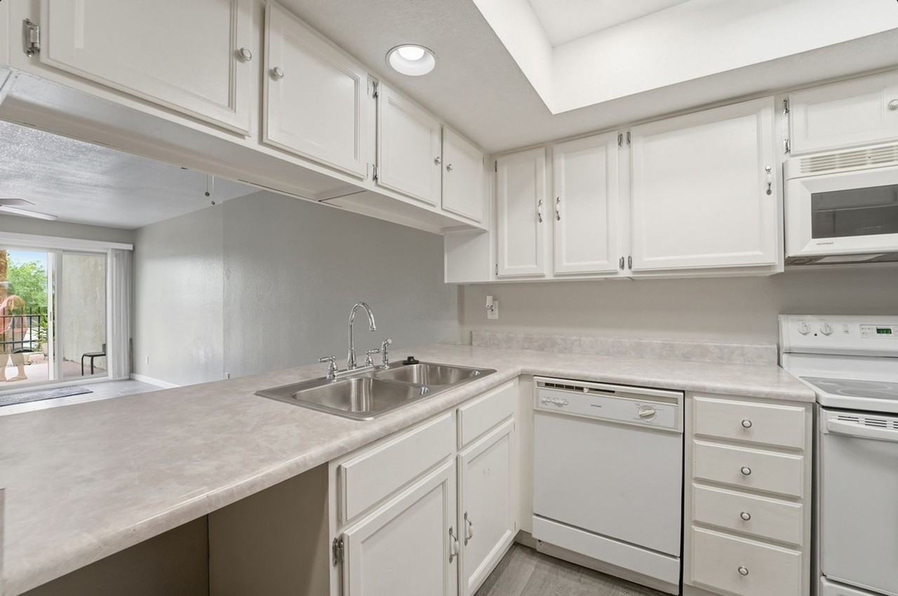 4330 N 5th Ave #105 - Photo 5 of 41