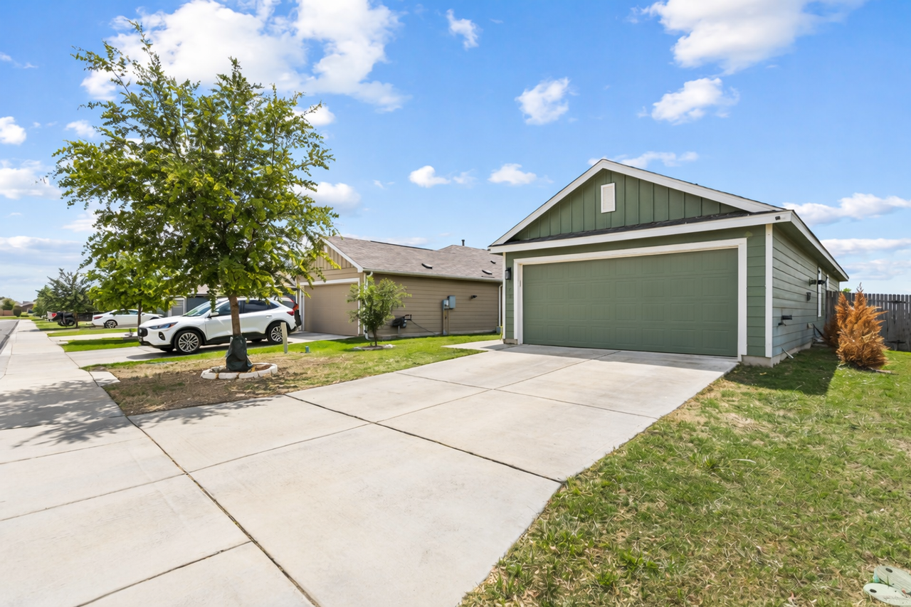 14950 Watson Ml - Photo 2 of 23