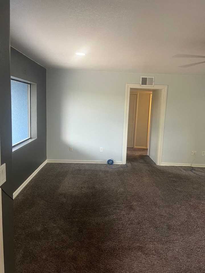 595 N San Pedro St - Photo 7 of 22