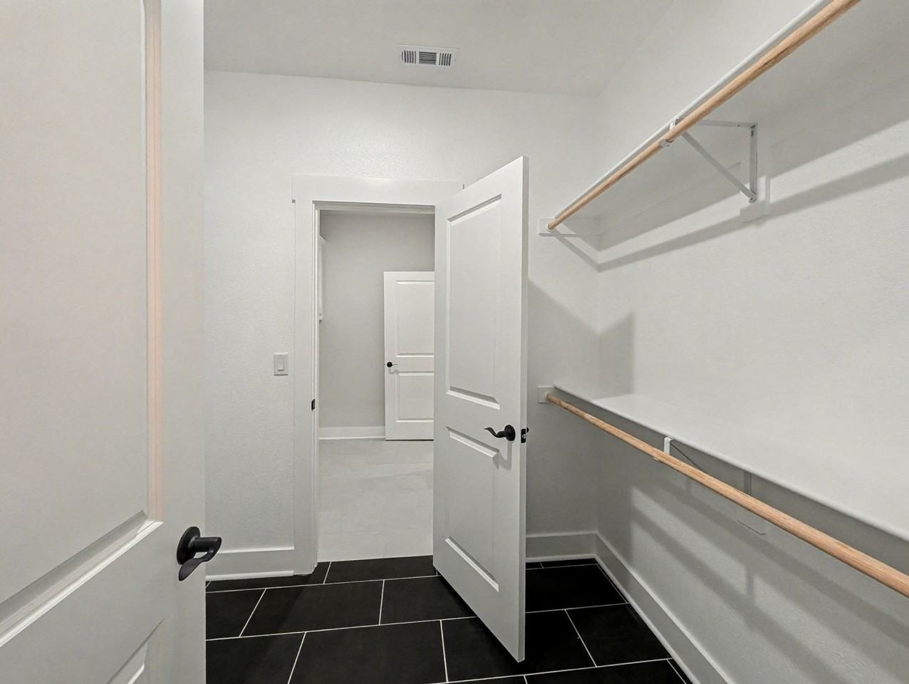 15 Kirkliston Ln - Photo 7 of 30