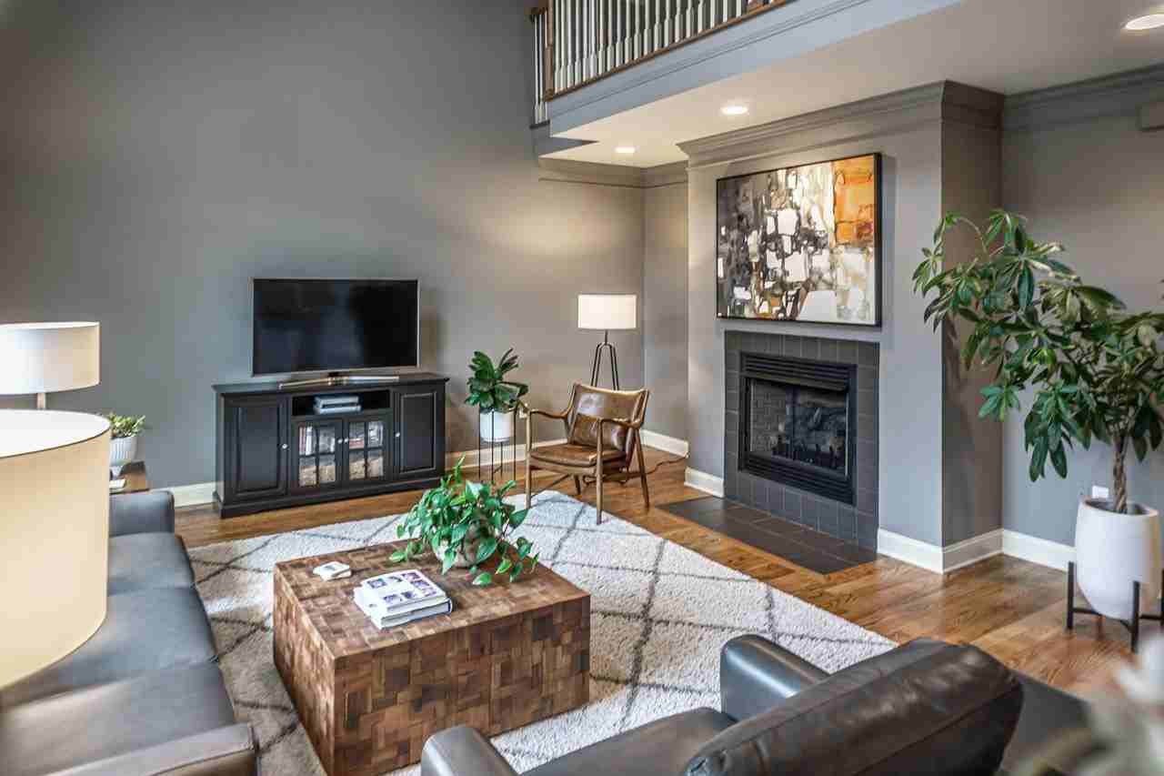 2109 Westwind Dr - Photo 2 of 15