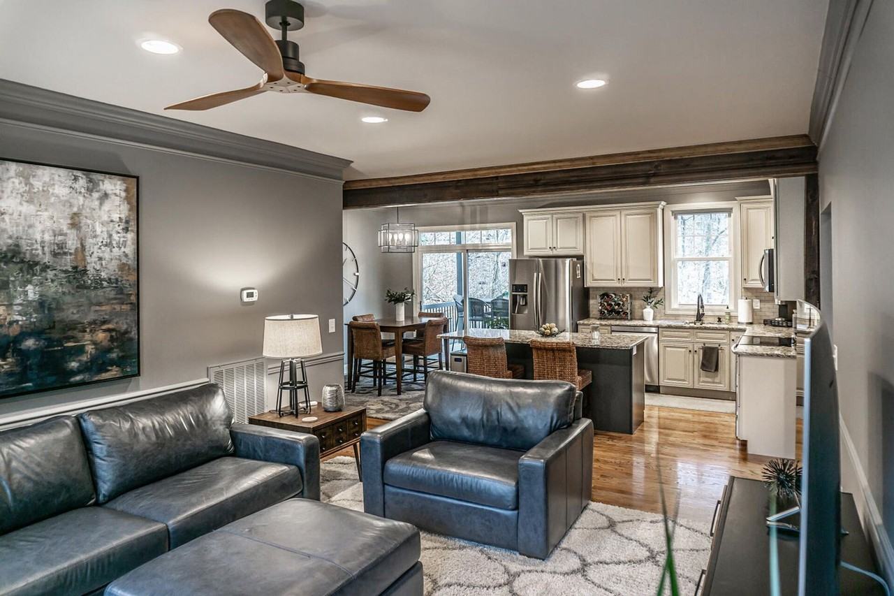 2109 Westwind Dr - Photo 4 of 15