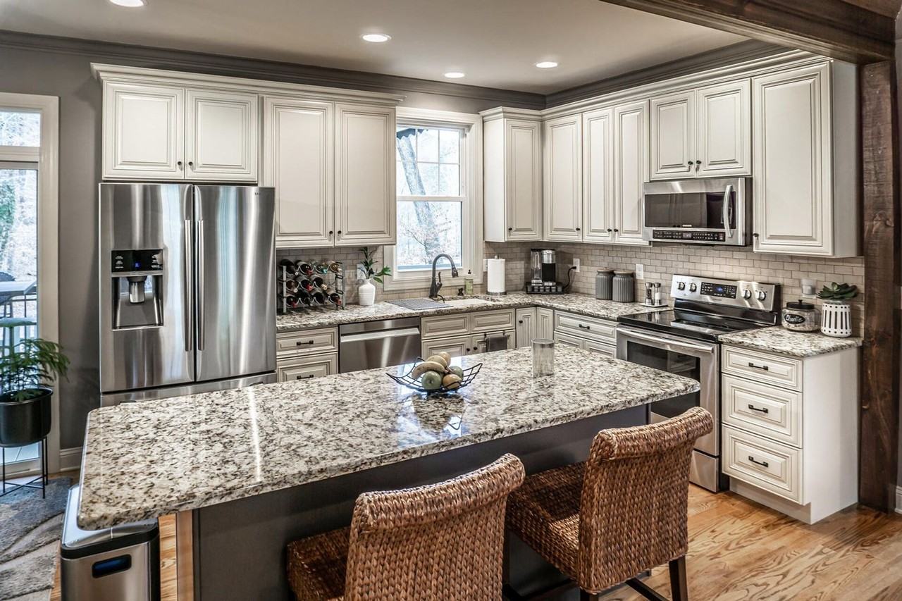 2109 Westwind Dr - Photo 5 of 15