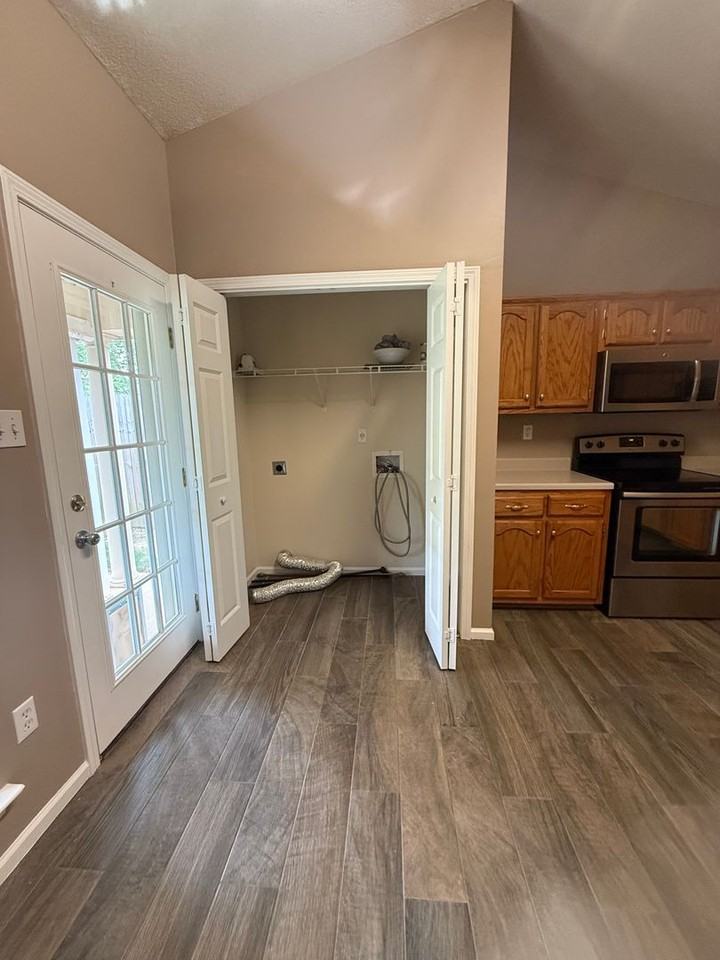 722 Northwood West Cv - Photo 2 of 12