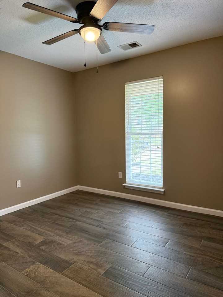 722 Northwood West Cv - Photo 3 of 12