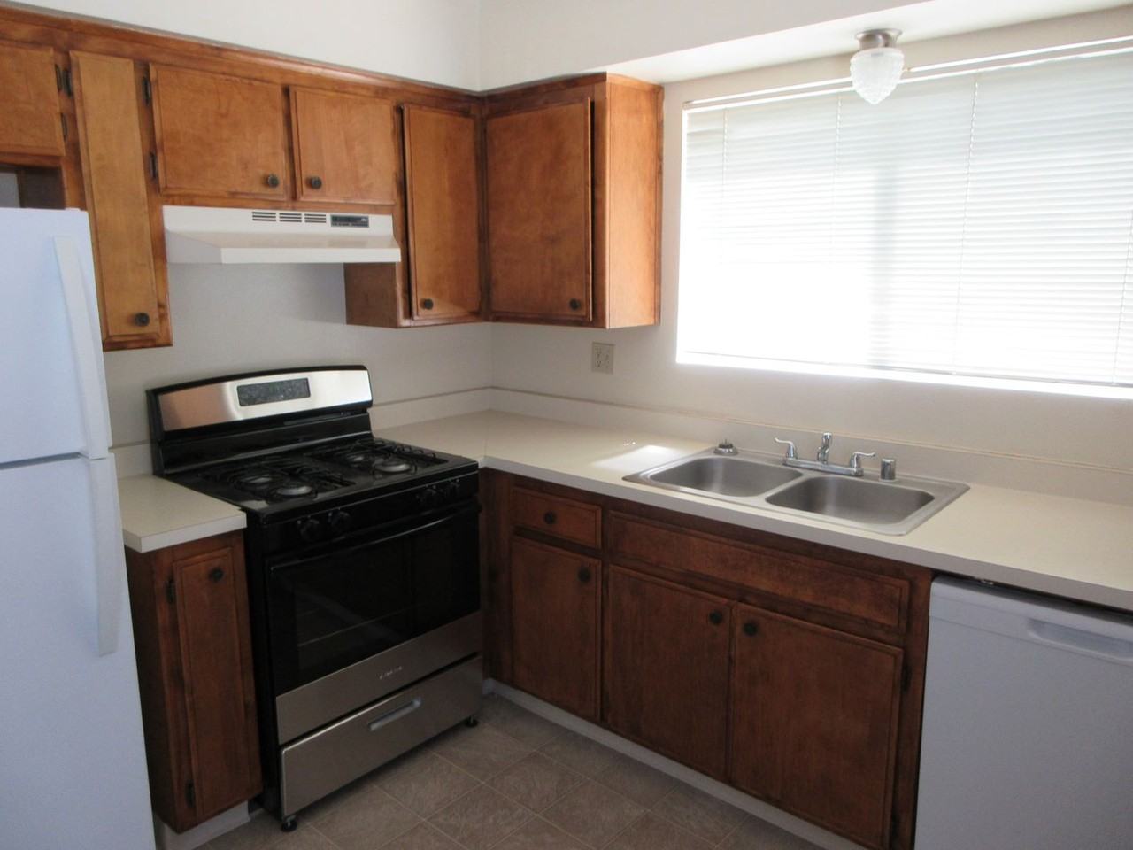 1025 Perdew Ave #C - Photo 4 of 12