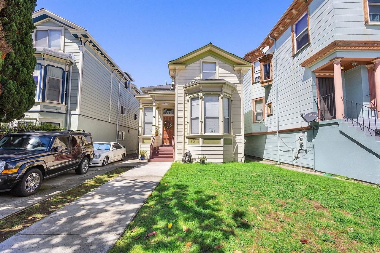 1431 Linden St #B - Photo 2 of 15