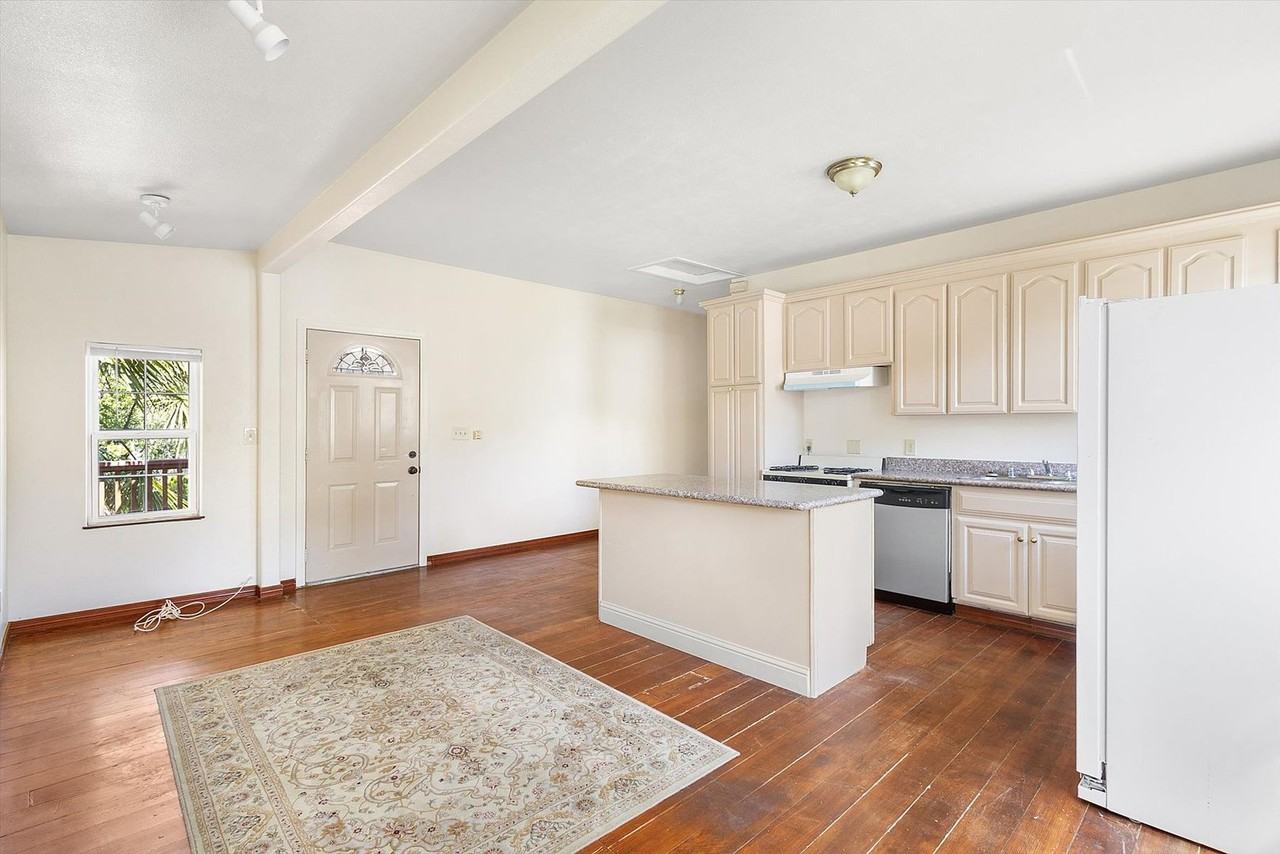 1431 Linden St #B - Photo 5 of 15