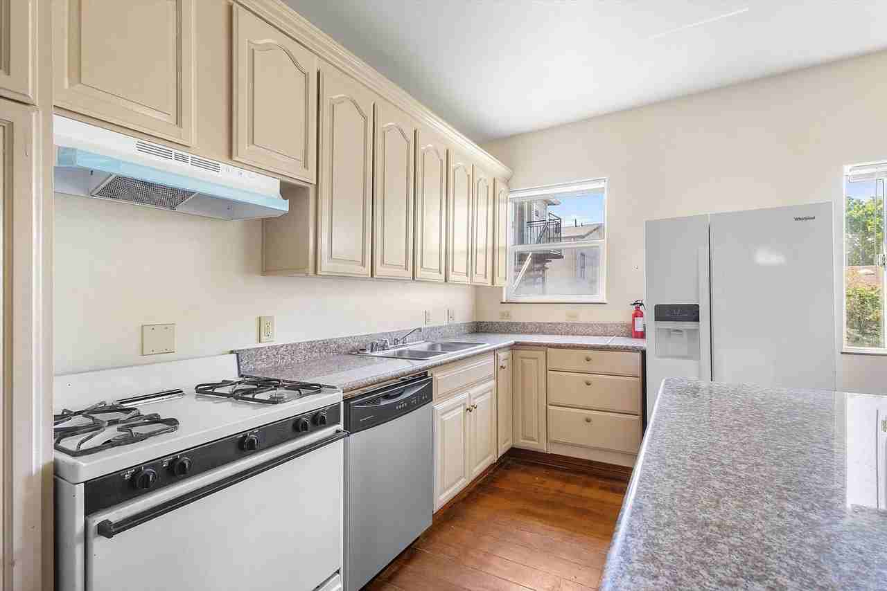 1431 Linden St #B - Photo 6 of 15