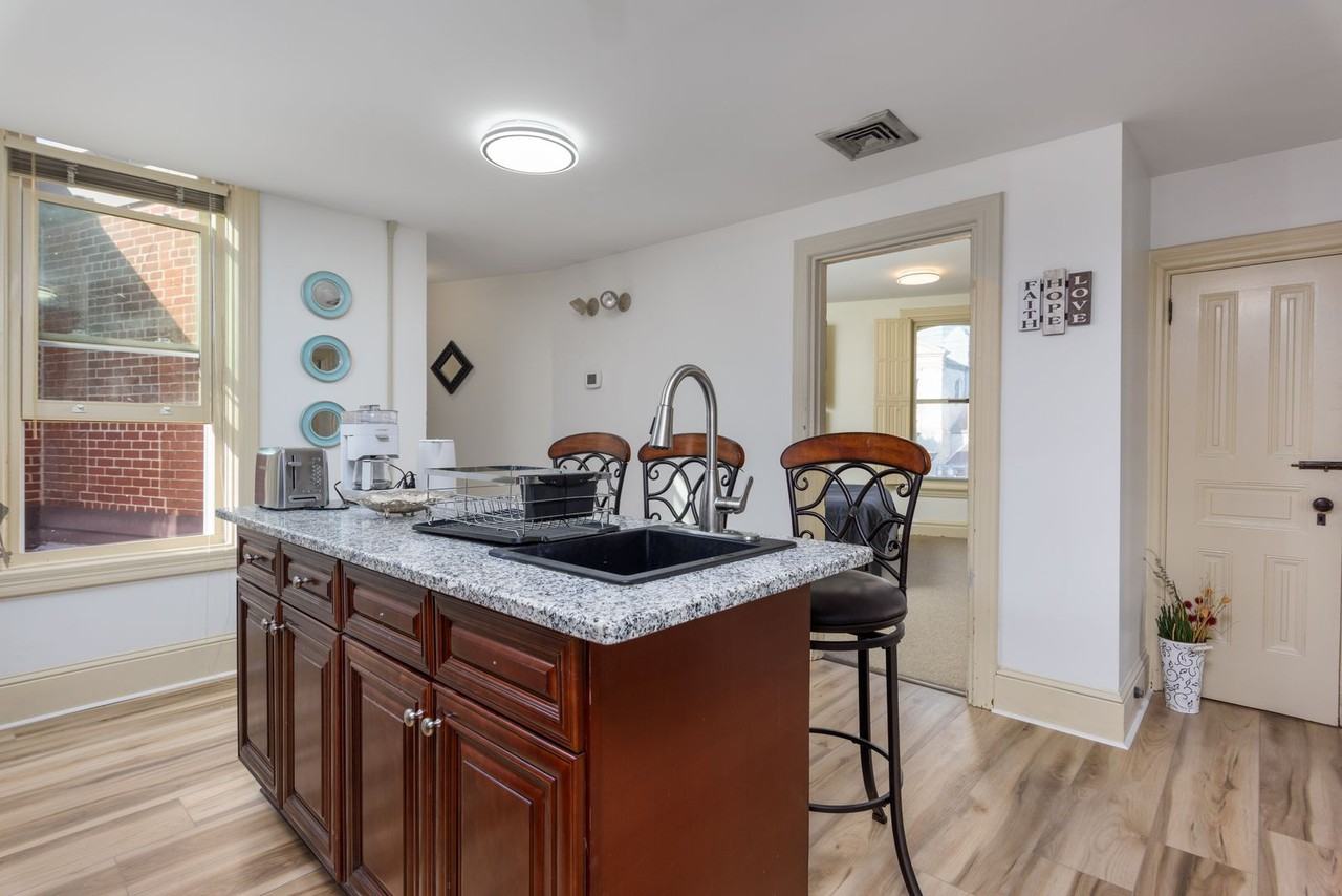 132 State St - Photo 3 of 34