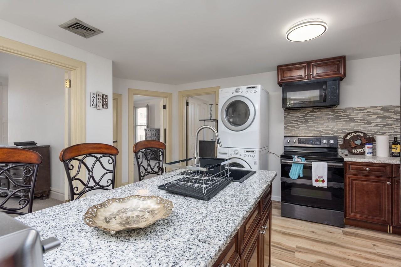 132 State St - Photo 4 of 34