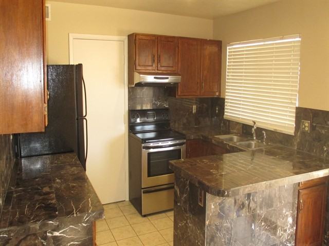 1414 W Monona Dr - Photo 3 of 11