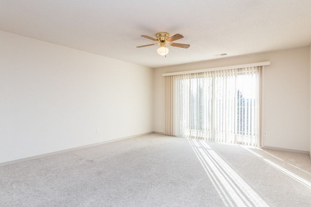 EAST HAMPTON - Photo 4 of 46