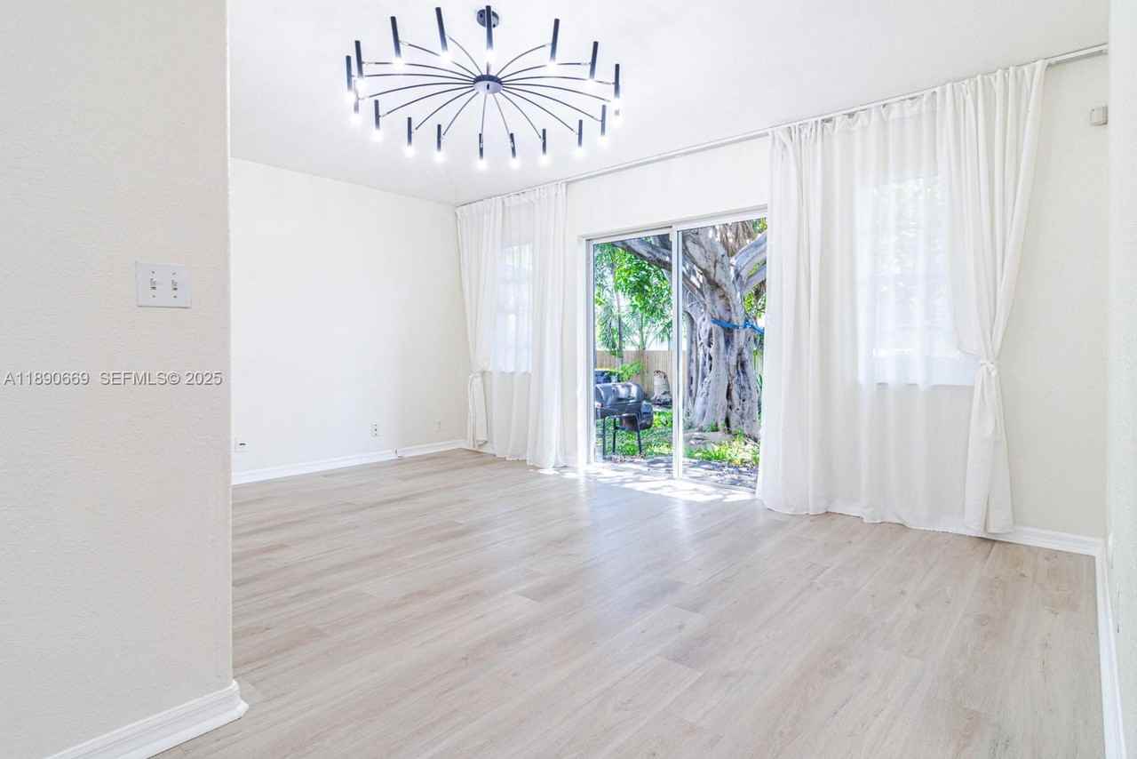 116 Northwest 6th Avenue - Photo 2 of 28