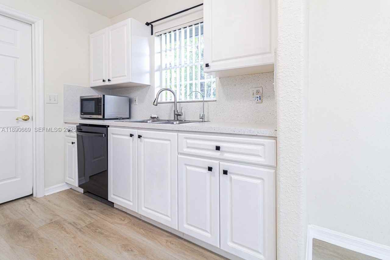 116 Northwest 6th Avenue - Photo 5 of 28