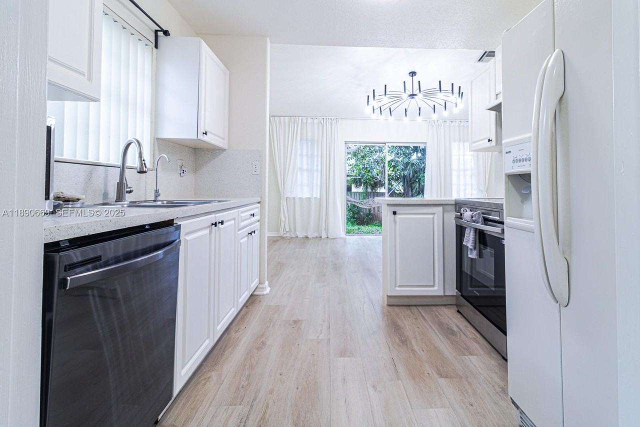 116 Northwest 6th Avenue - Photo 6 of 28