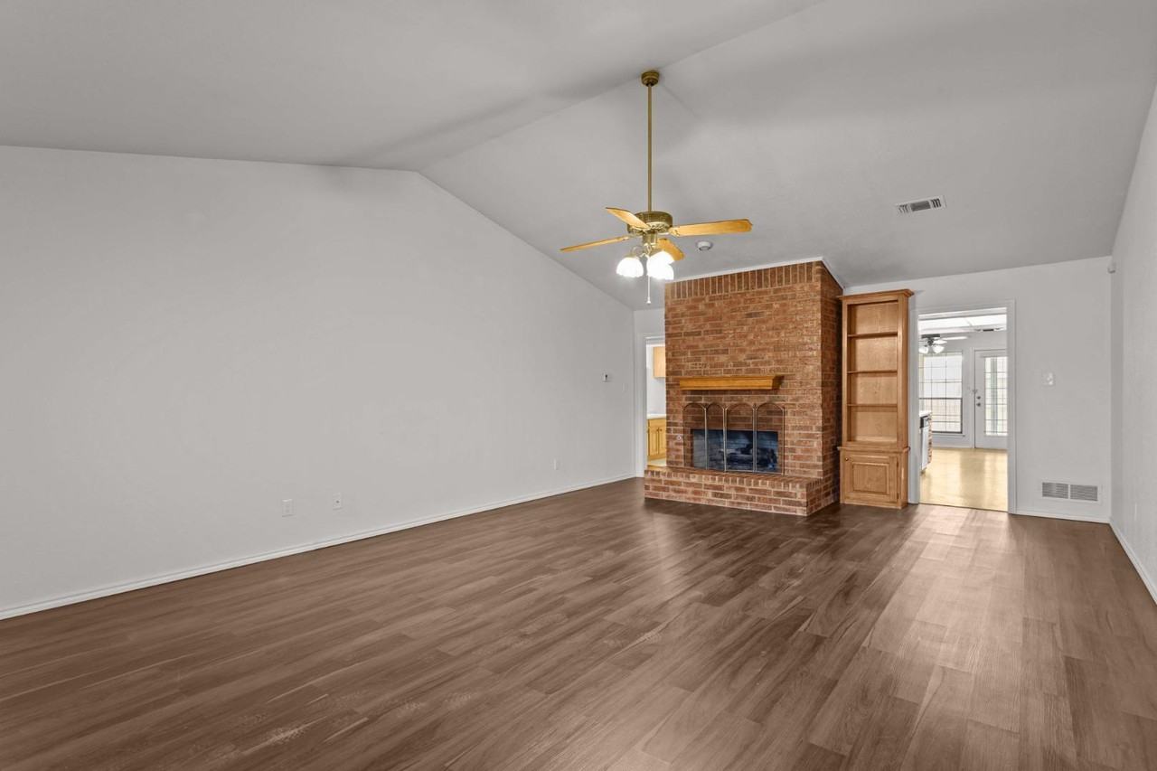 6505 Towne Park Dr - Photo 3 of 10