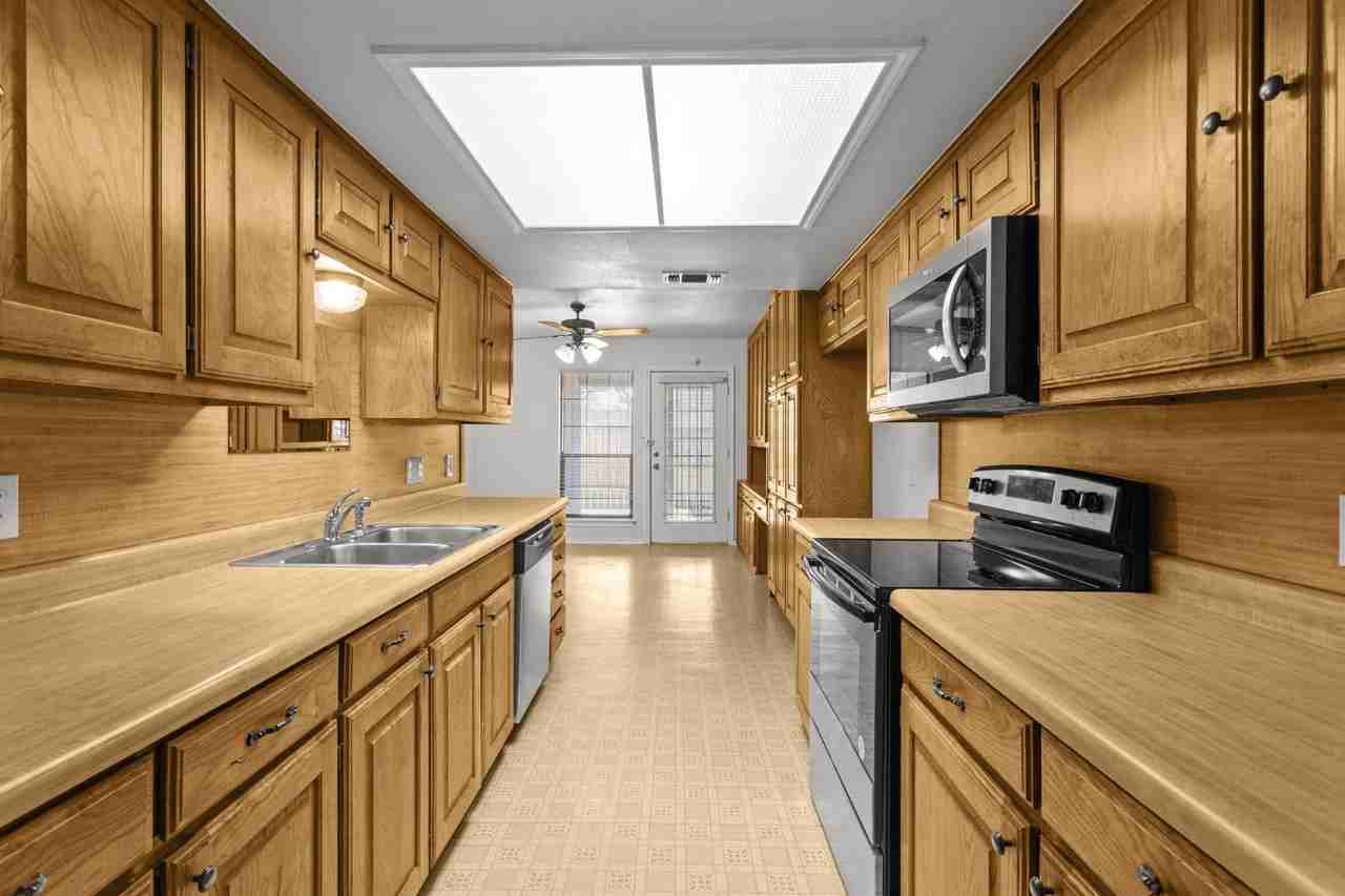 6505 Towne Park Dr - Photo 5 of 10