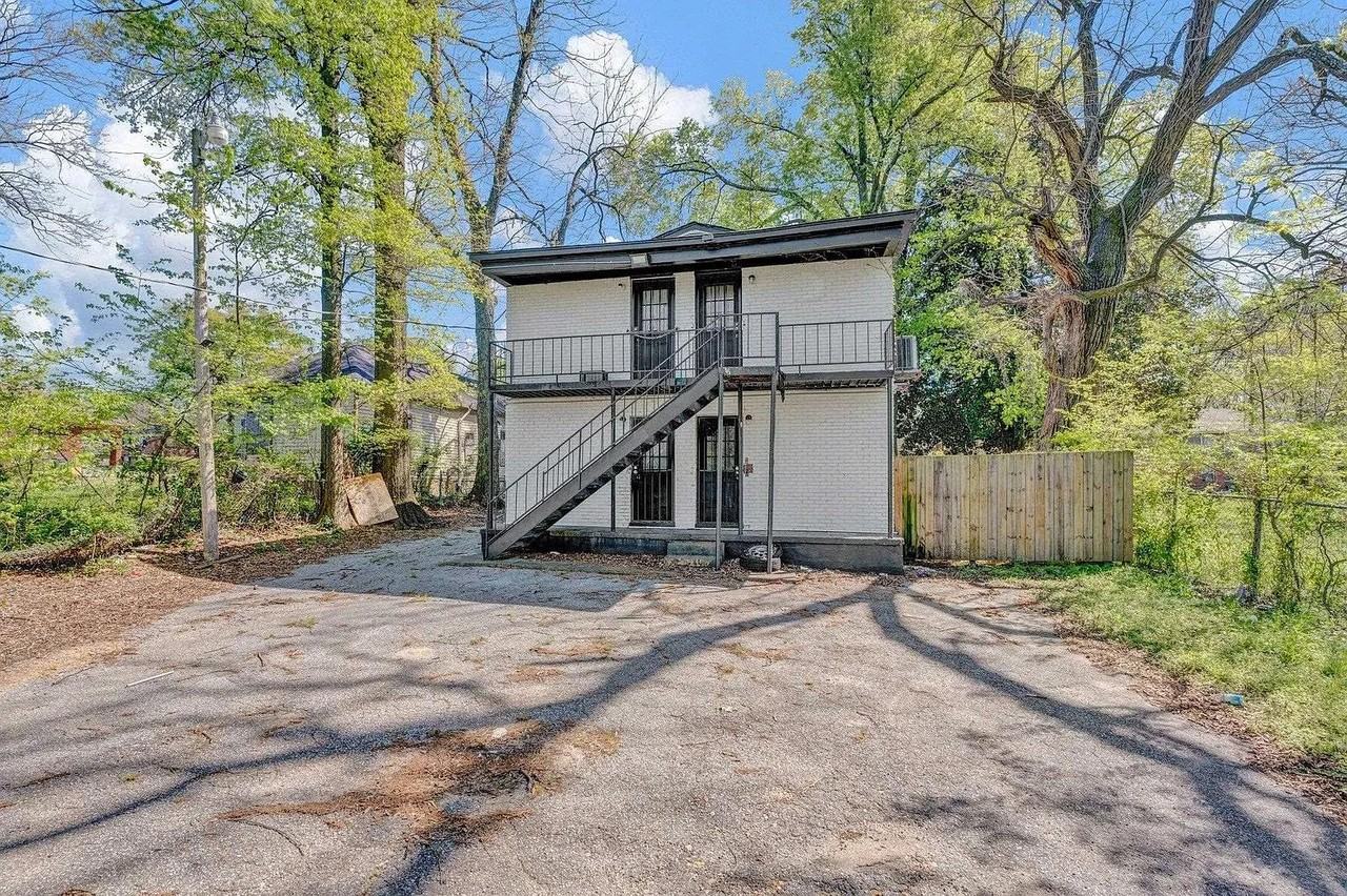 760 Richmond Ave - Photo 4 of 6