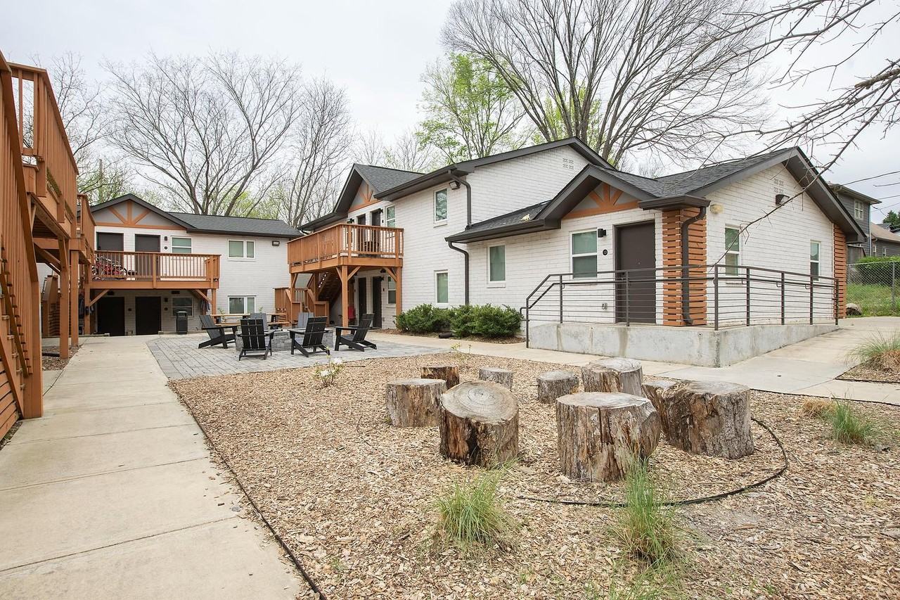 584 Lindsay - Photo 2 of 5