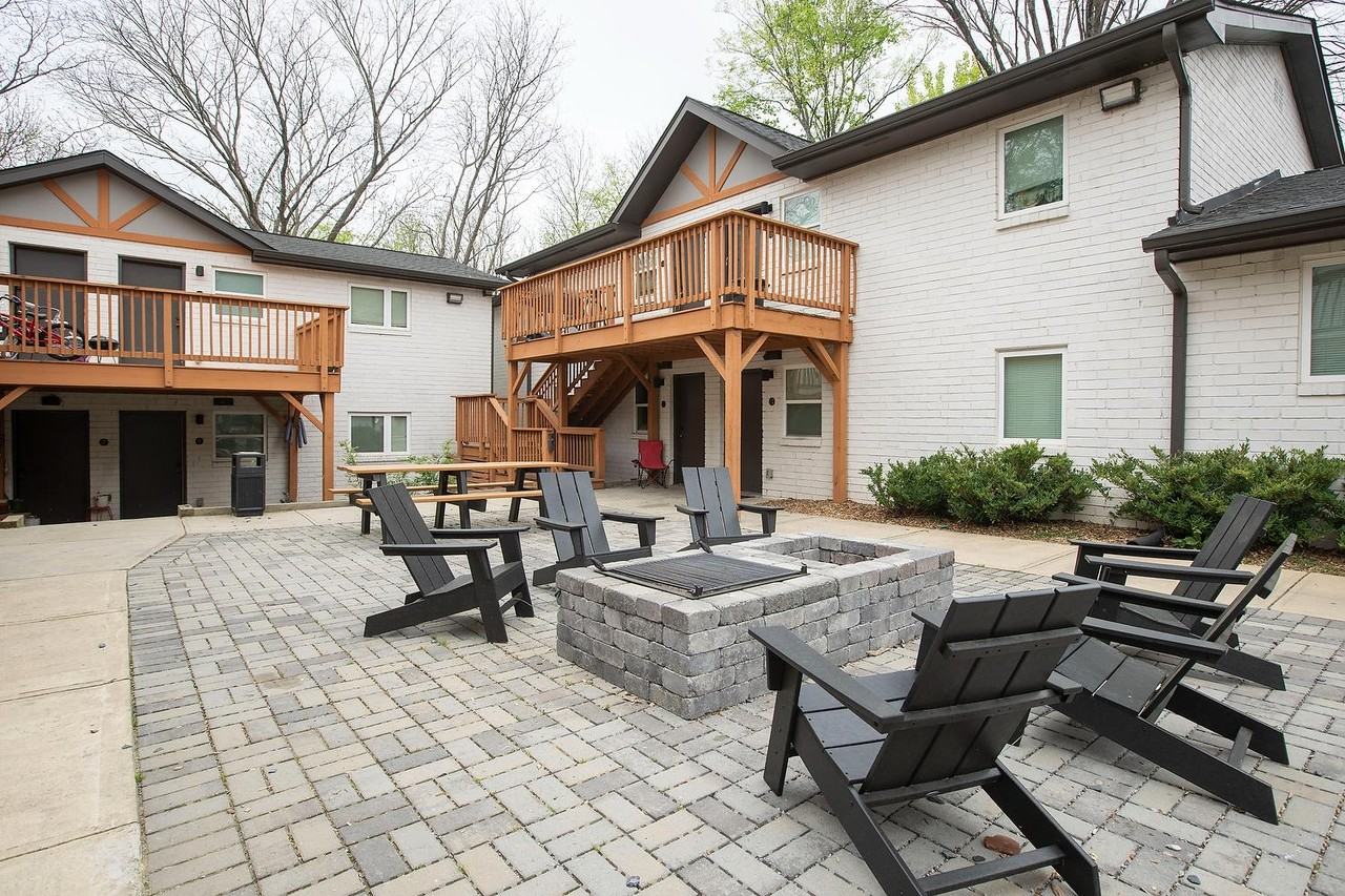 584 Lindsay - Photo 3 of 5