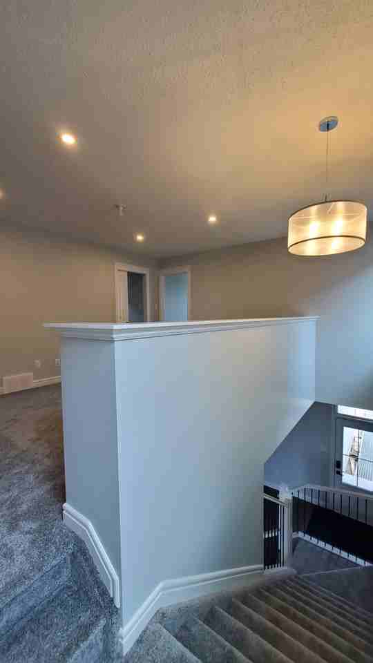 12023 34 Ave Sw - Photo 4 of 10