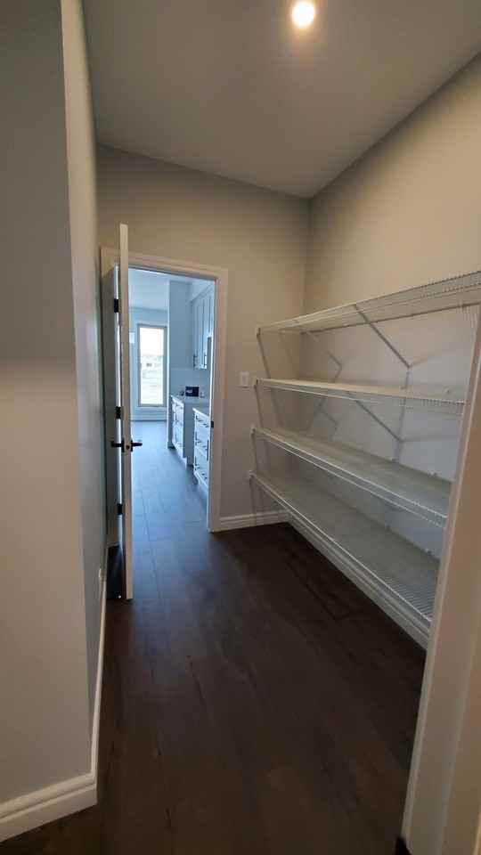 12023 34 Ave Sw - Photo 7 of 10