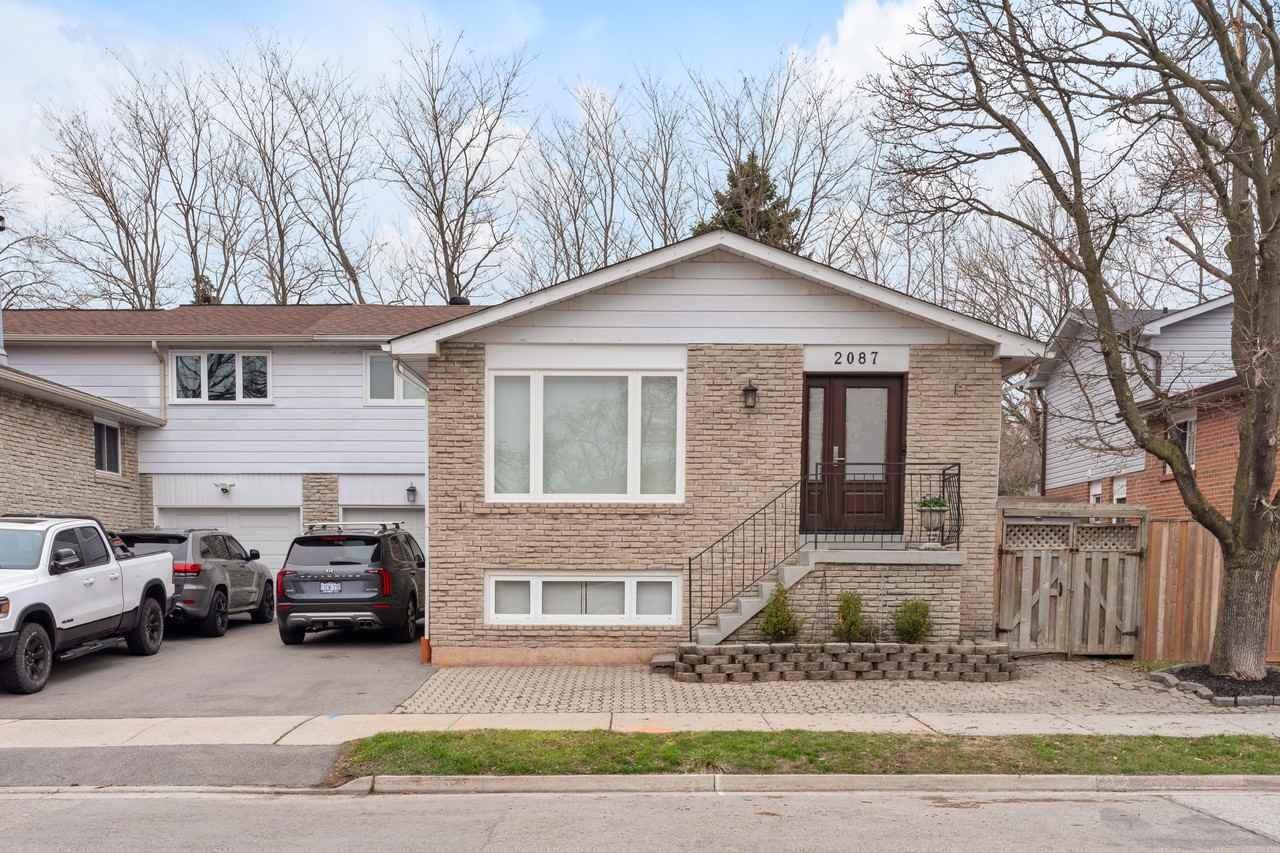 2087 Marine Dr, Oakville, ON L6L 1B8 - Photo 2 of 42