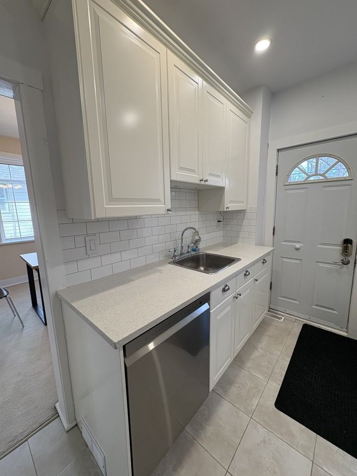 228 Beaverbrook St - Photo 6 of 15