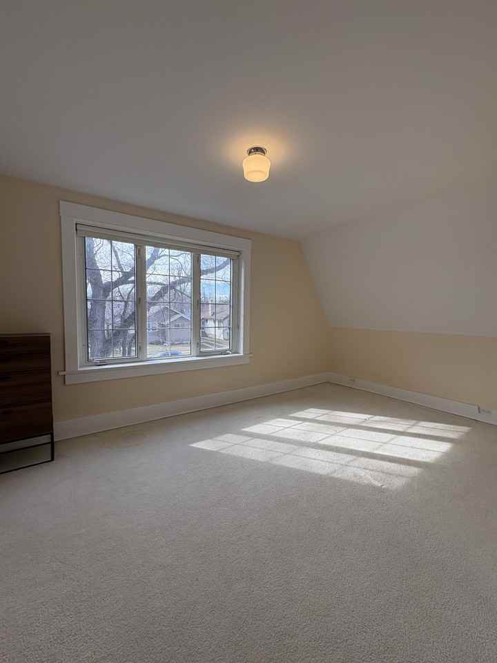 228 Beaverbrook St - Photo 7 of 15