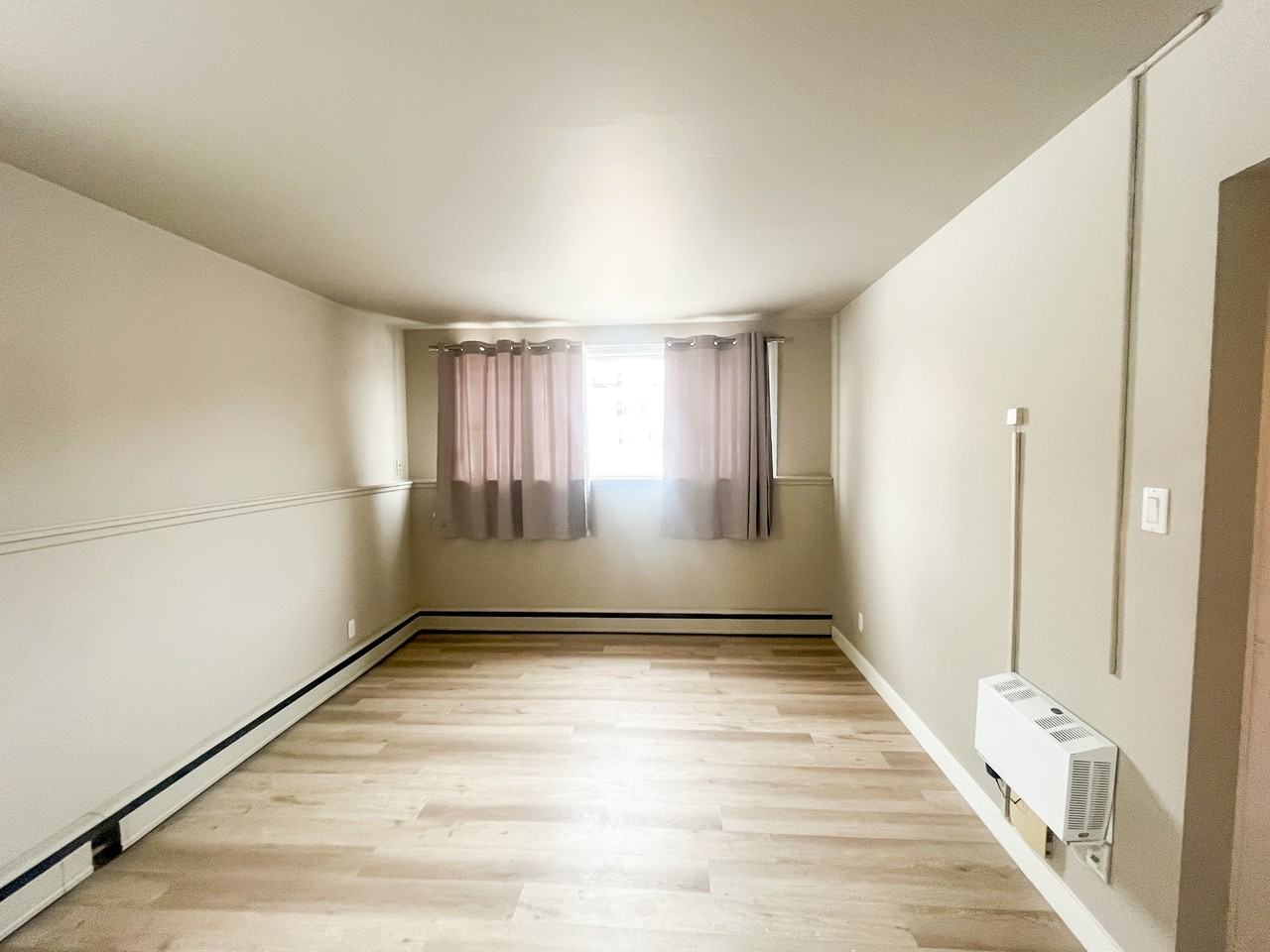 Alex 44 - Photo 7 of 21