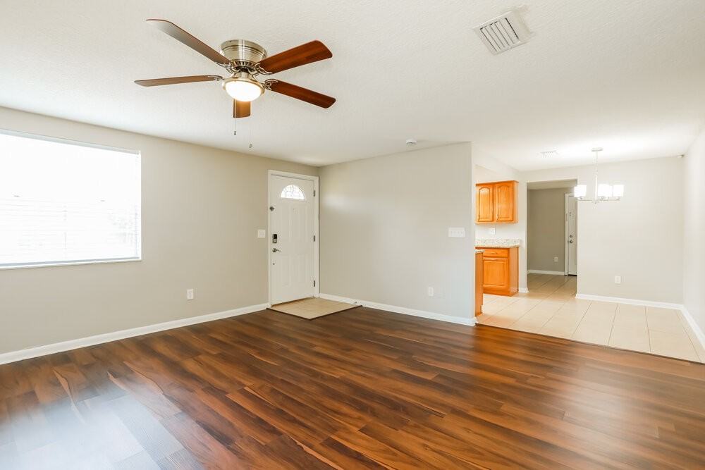 2834 Tanglewood Blvd - Photo 4 of 16