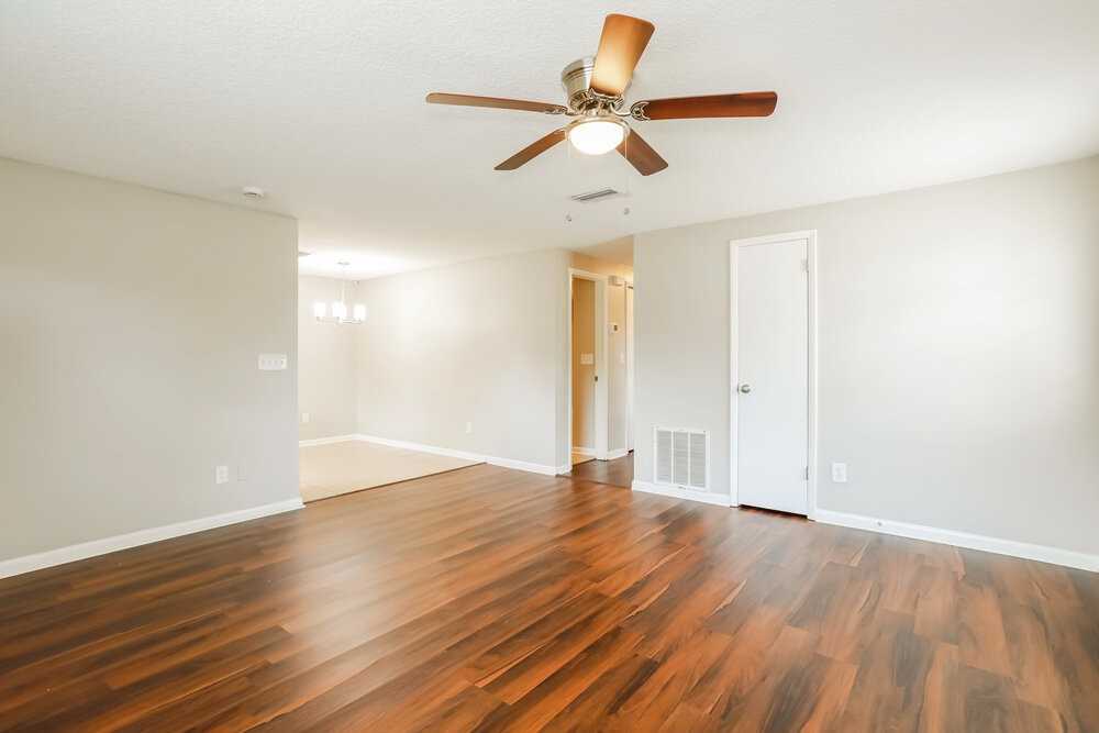 2834 Tanglewood Blvd - Photo 5 of 16